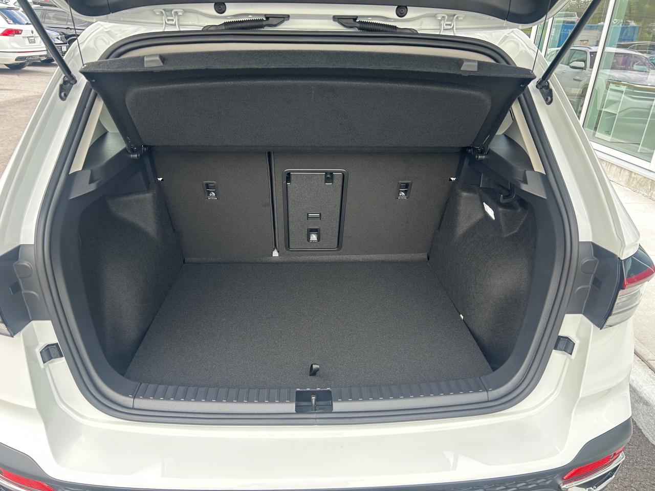 2026 Volkswagen Taos Comfortline 4dr All-Wheel Drive 4MOTION Photo4