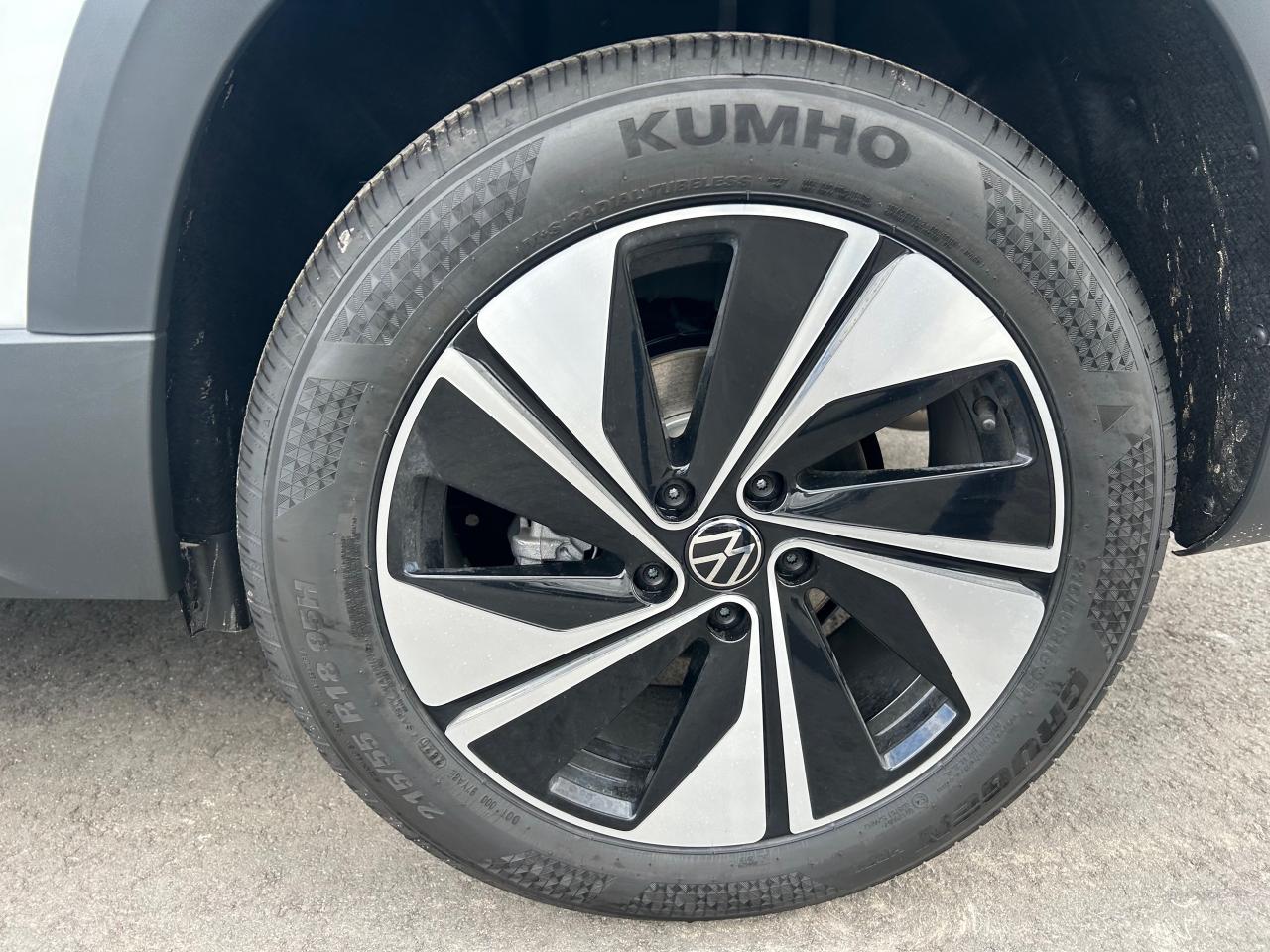 2026 Volkswagen Taos Comfortline 4dr All-Wheel Drive 4MOTION Photo