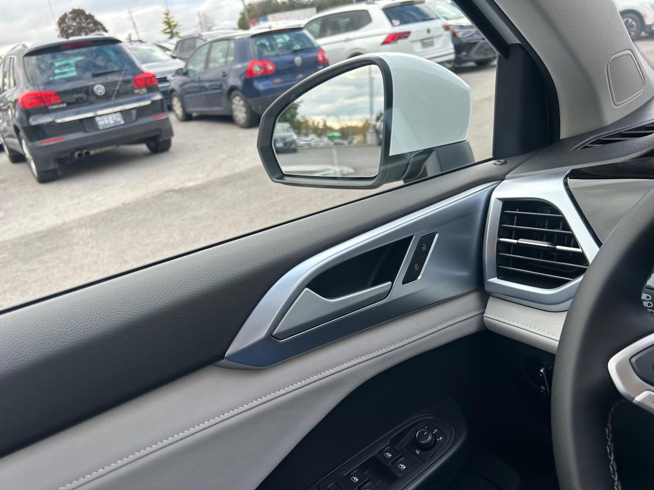 2026 Volkswagen Taos Comfortline 4dr All-Wheel Drive 4MOTION Photo