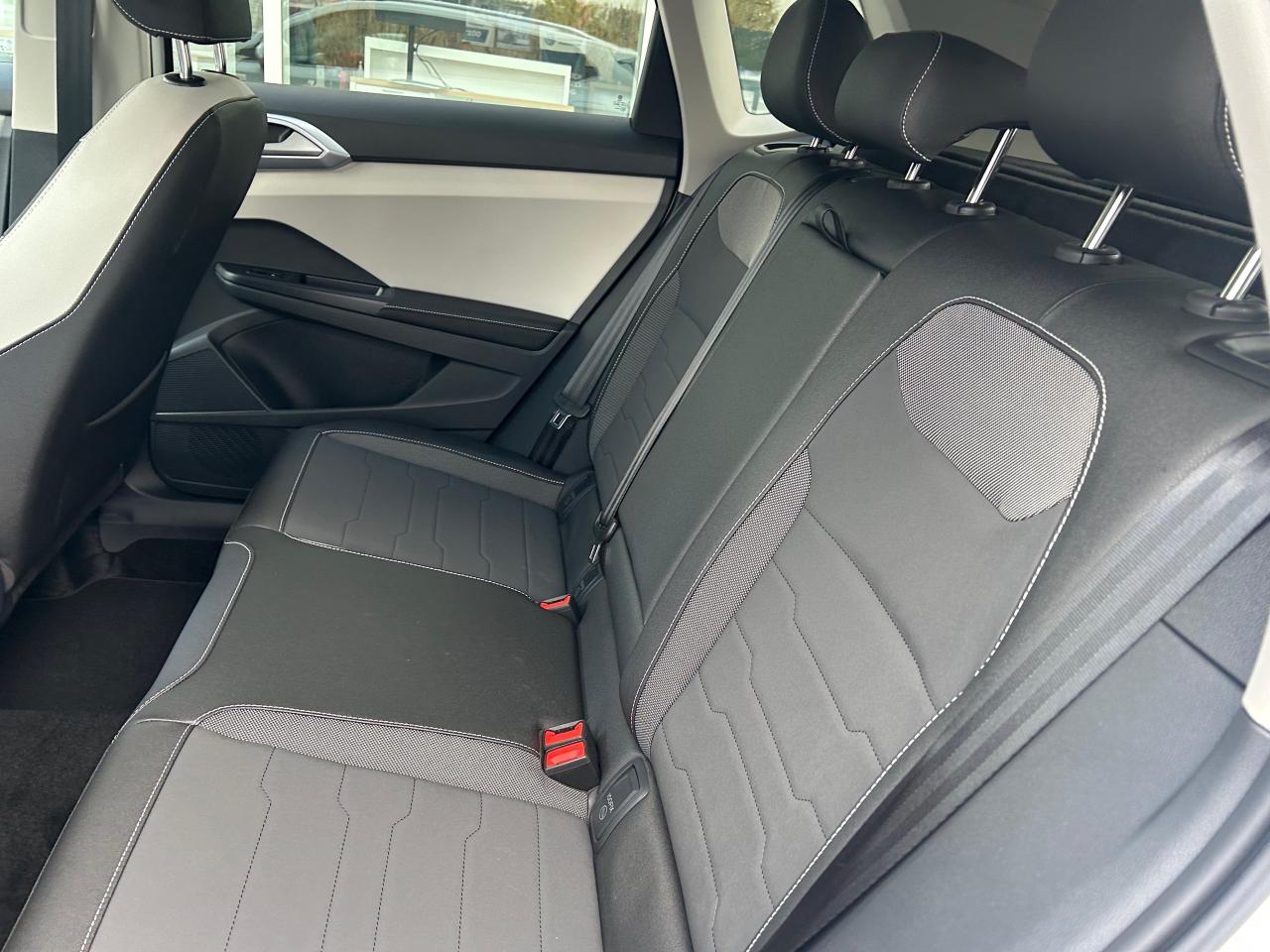 2026 Volkswagen Taos Comfortline 4dr All-Wheel Drive 4MOTION Photo