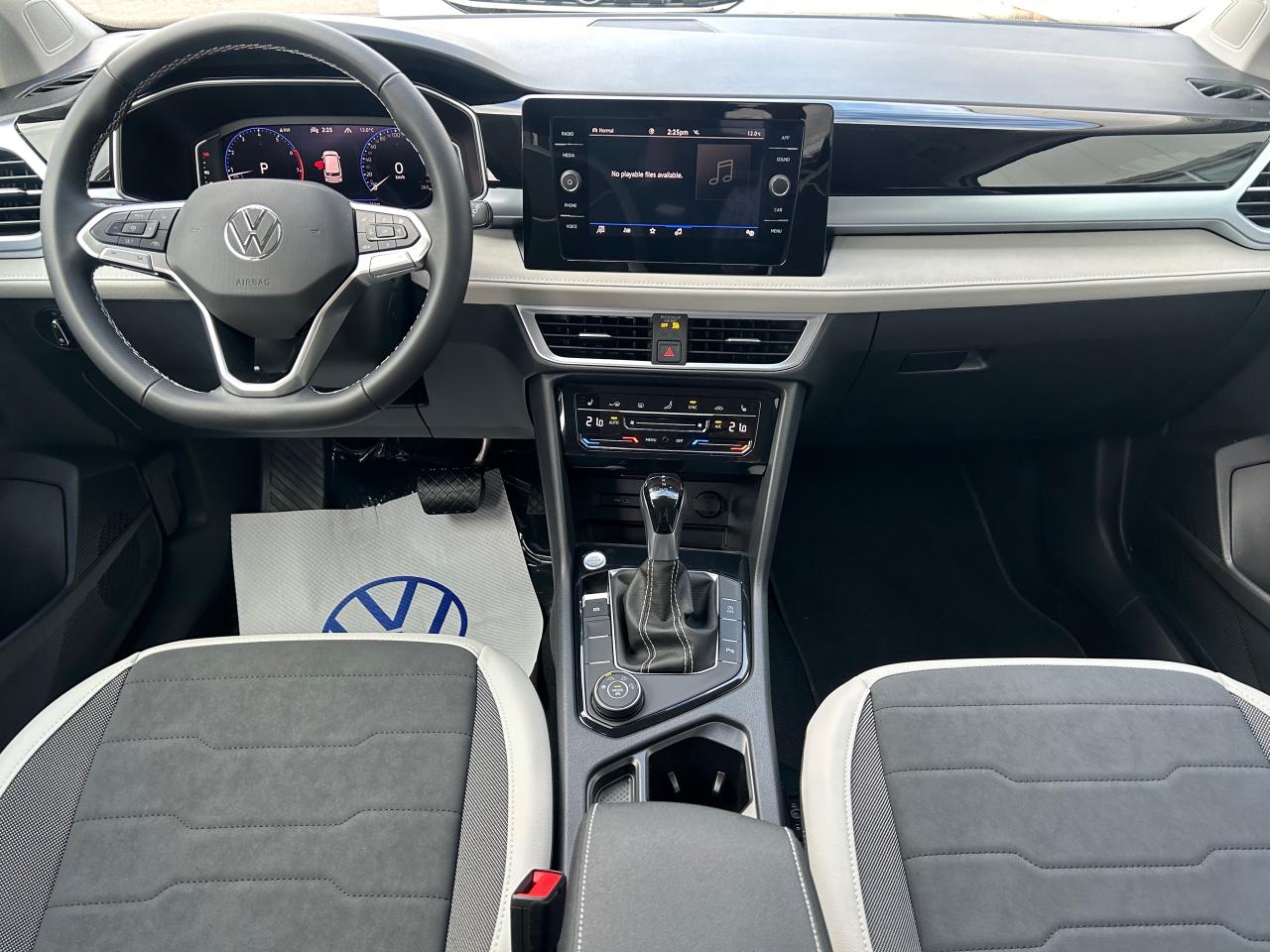 2026 Volkswagen Taos Comfortline 4dr All-Wheel Drive 4MOTION Photo