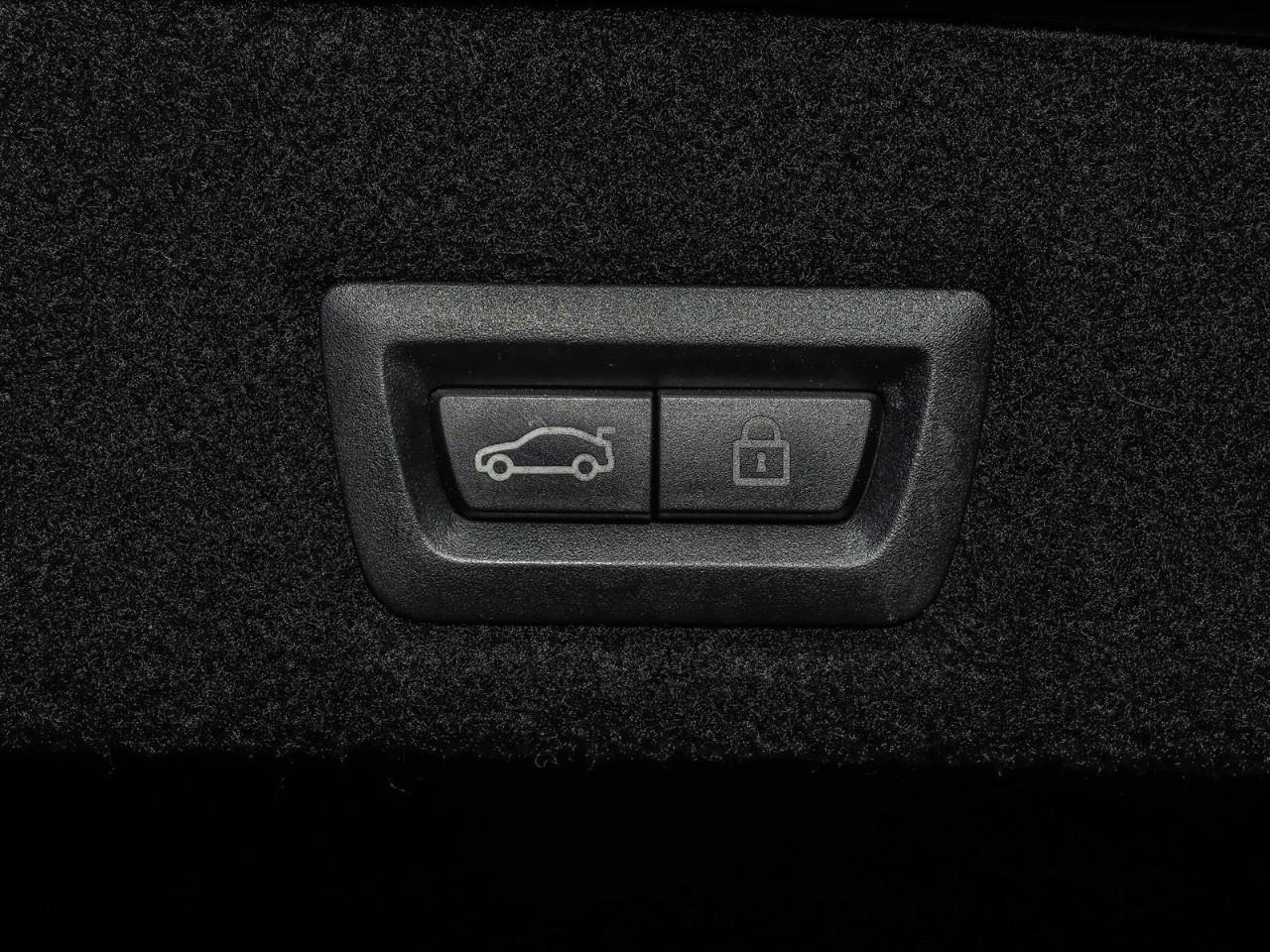 2016 BMW 750 i xDrive 4dr All-wheel Drive Sedan Photo