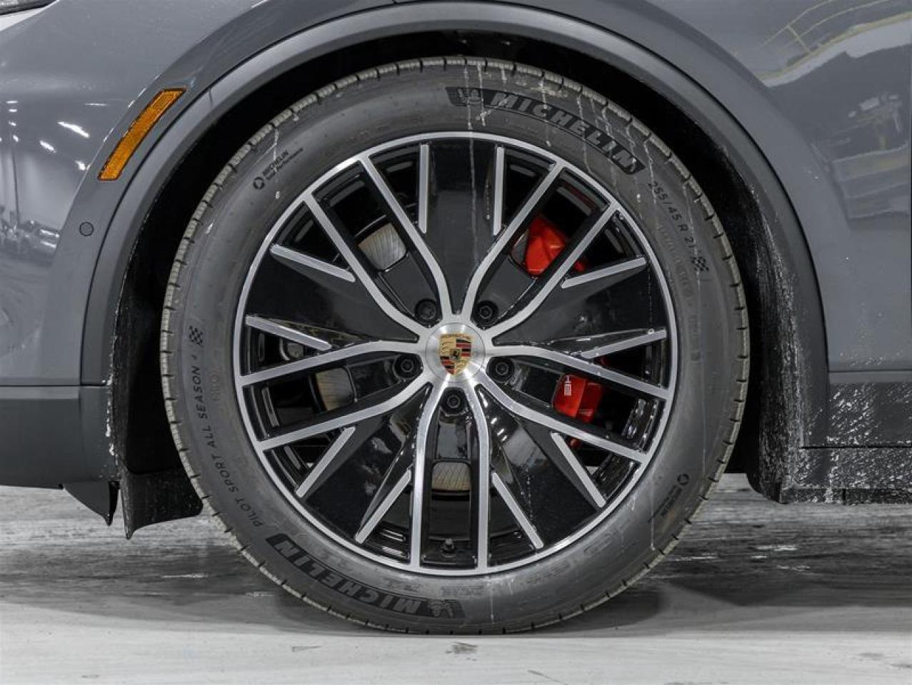 2025 Porsche Macan  Photo4