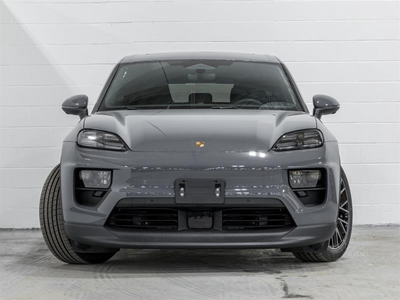 2025 Porsche Macan  Photo3