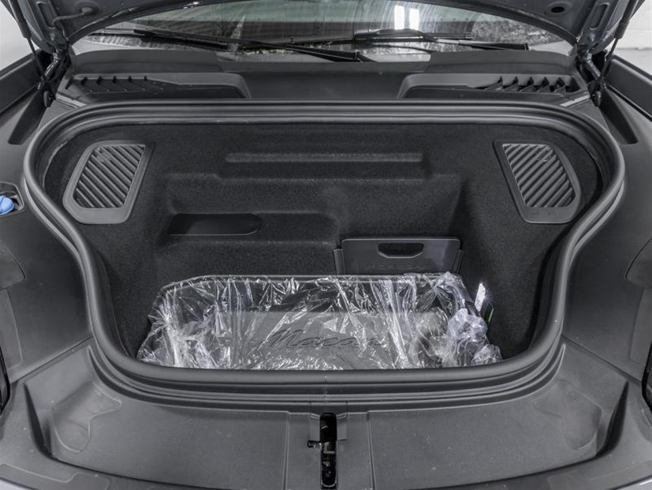 2025 Porsche Macan  Photo