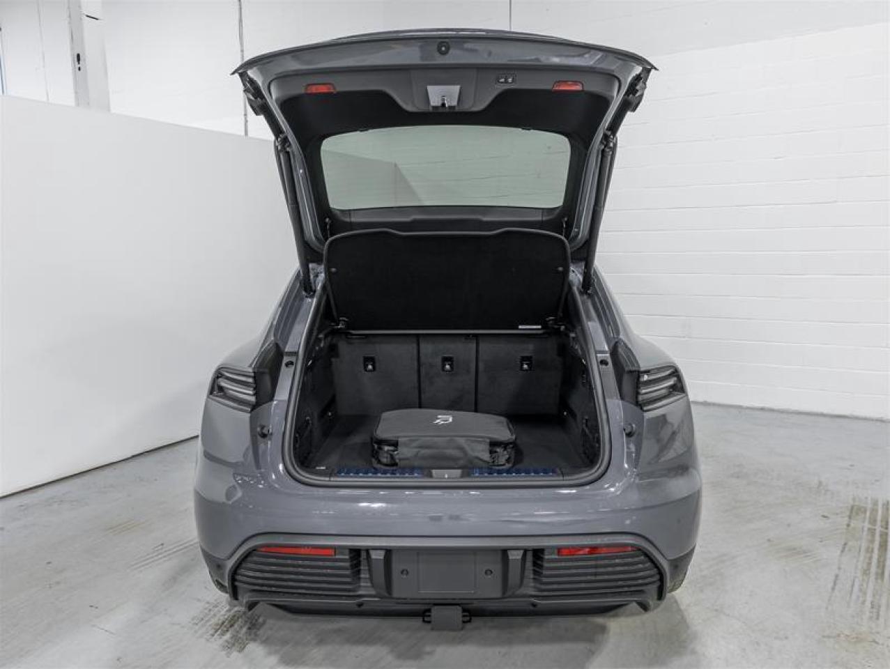 2025 Porsche Macan  Photo