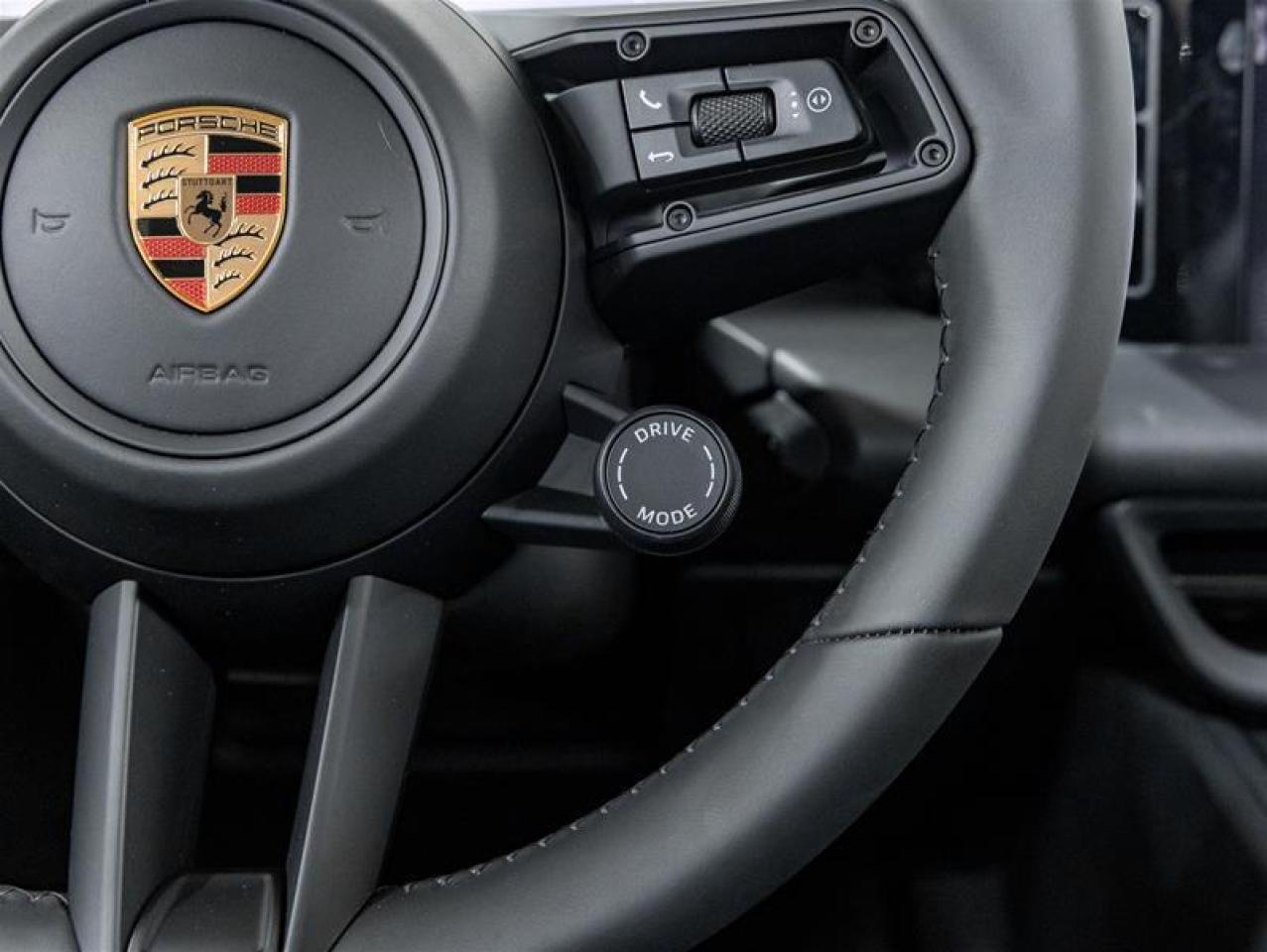 2025 Porsche Macan  Photo