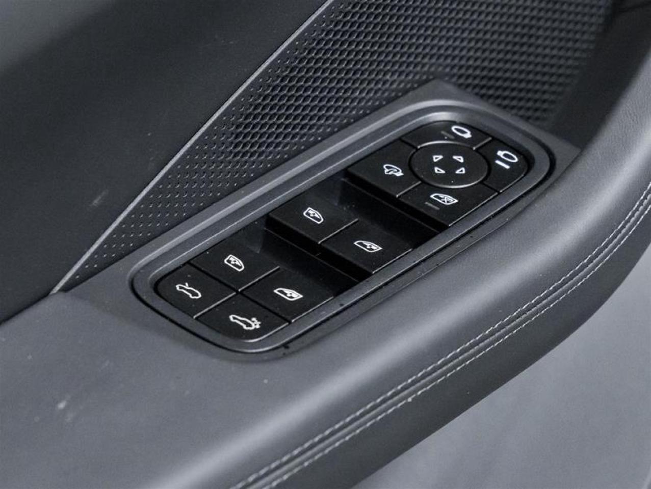 2025 Porsche Macan  Photo