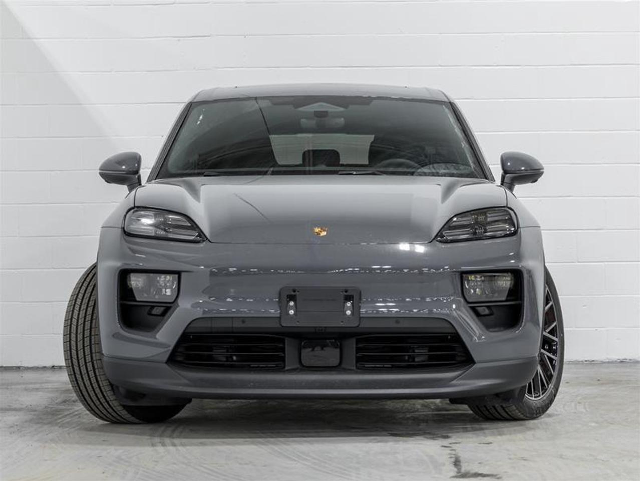 2025 Porsche Macan  Photo3