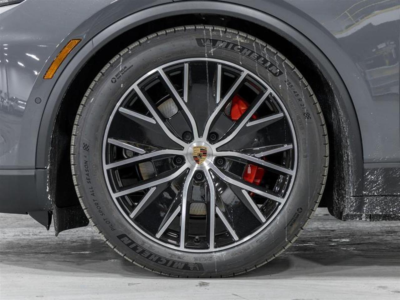 2025 Porsche Macan  Photo4