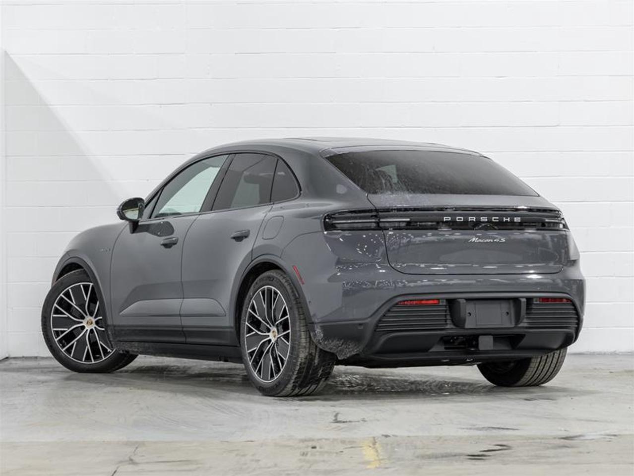 2025 Porsche Macan  Photo