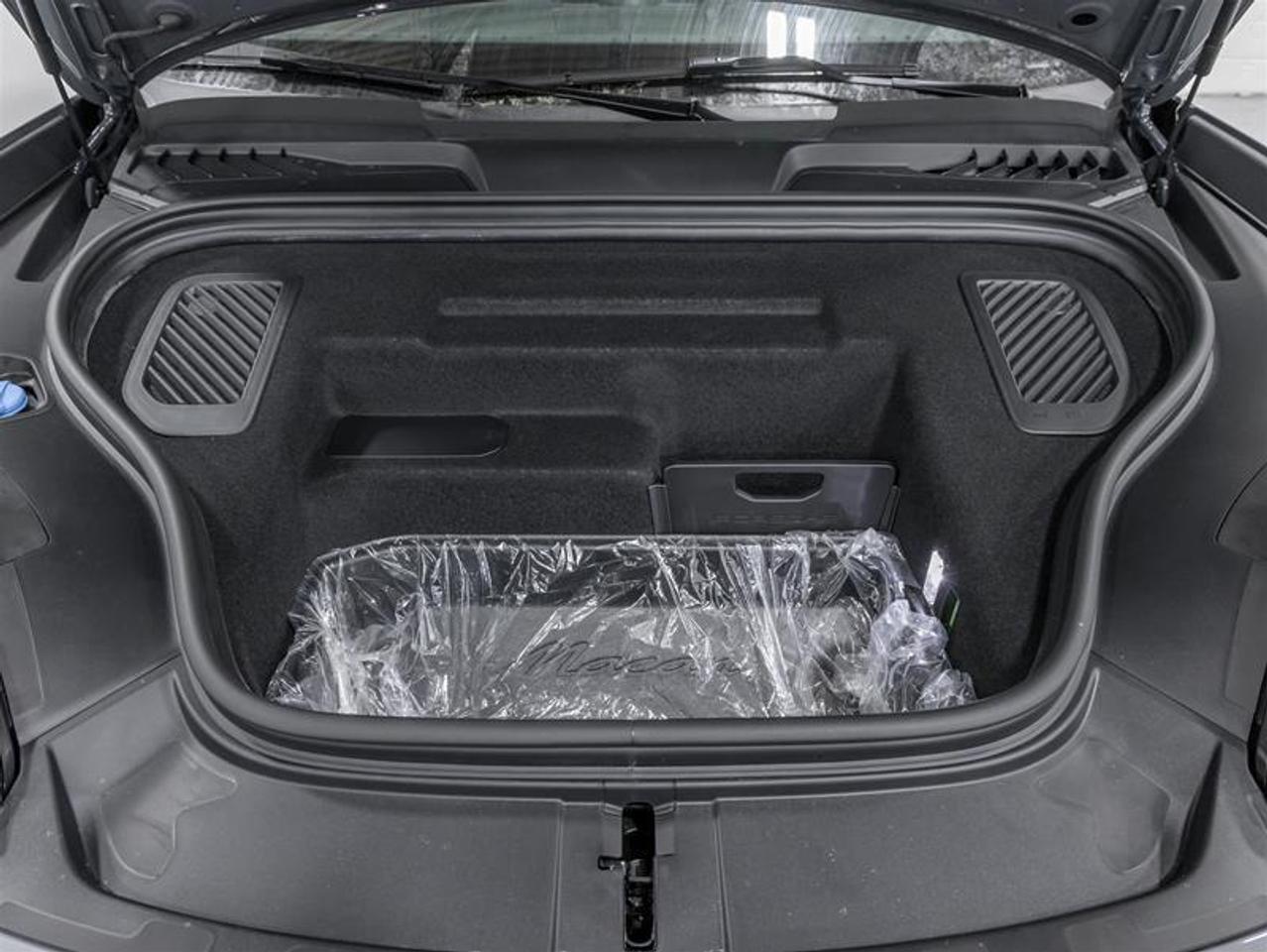 2025 Porsche Macan  Photo