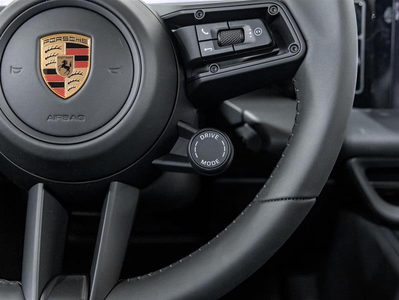 2025 Porsche Macan  Photo