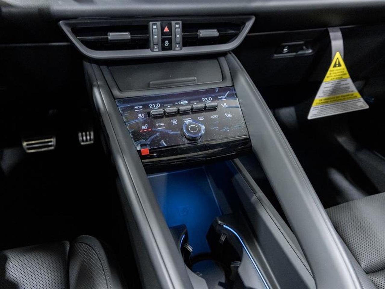 2025 Porsche Macan  Photo