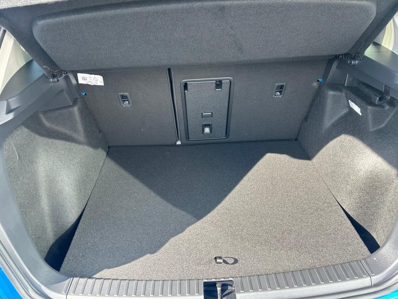 2026 Volkswagen Taos Comfortline Black Edition 4dr All-Wheel Drive 4MOTION Photo4