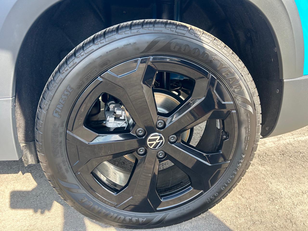 2026 Volkswagen Taos Comfortline Black Edition 4dr All-Wheel Drive 4MOTION Photo