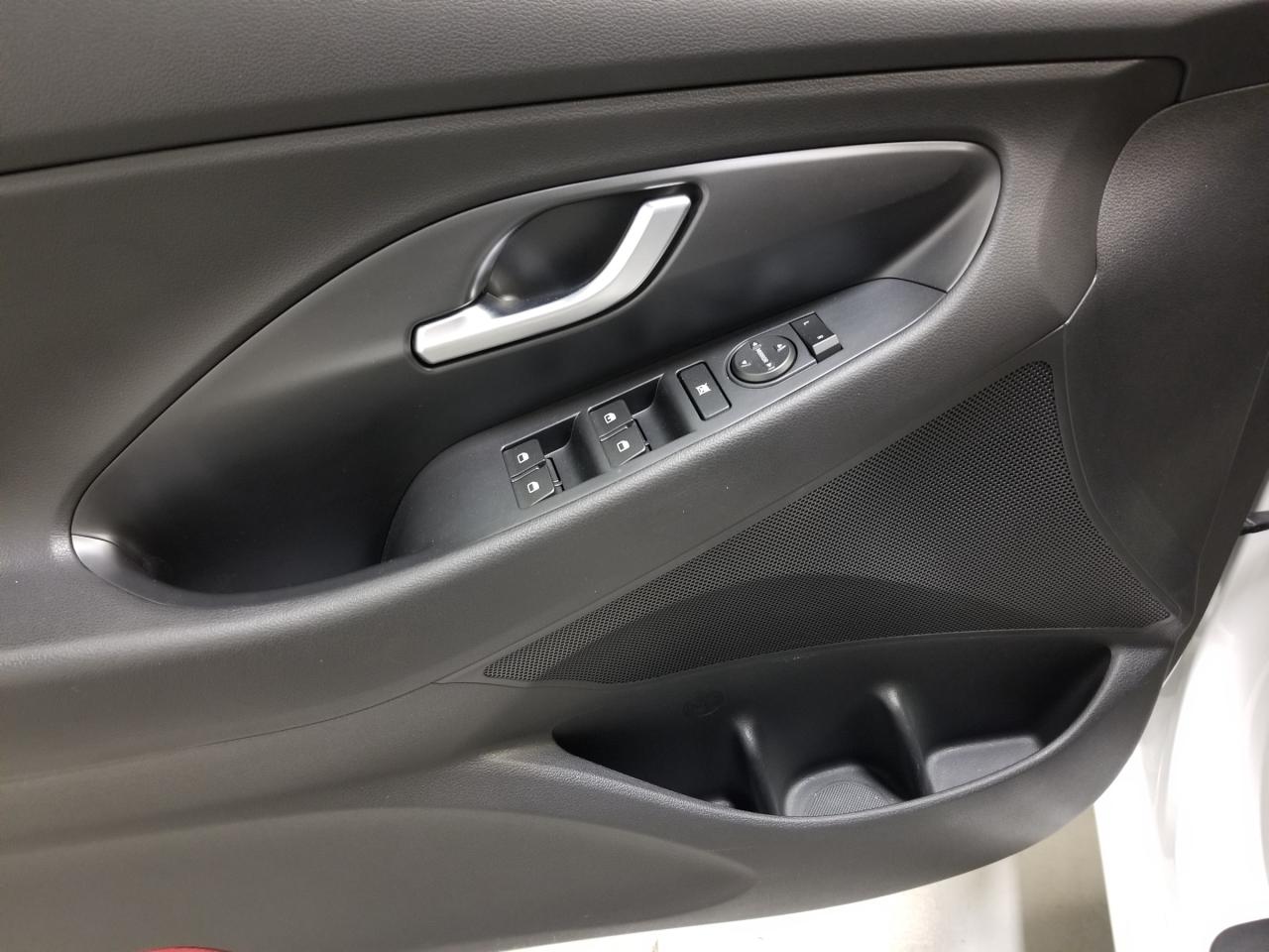 2018 Hyundai Elantra GT GL (A6) 4dr Hatchback Photo