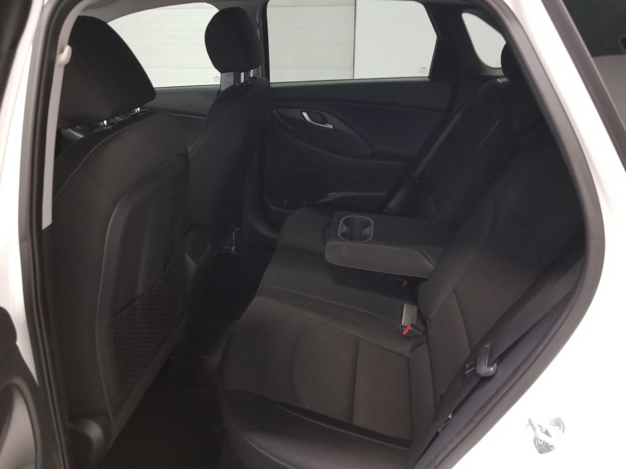 2018 Hyundai Elantra GT GL (A6) 4dr Hatchback Photo