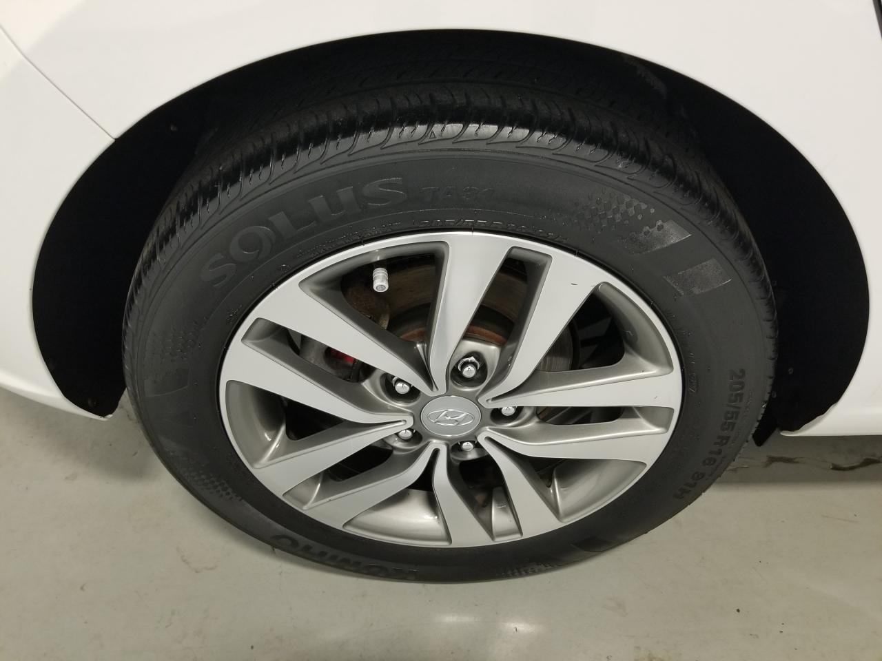 2018 Hyundai Elantra GT GL (A6) 4dr Hatchback Photo