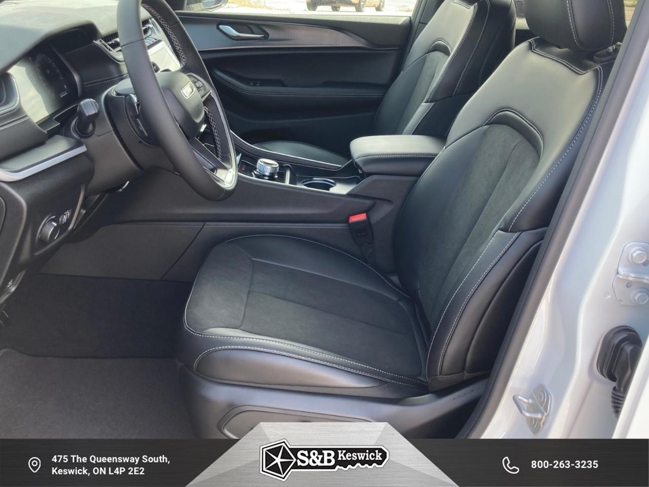 2025 Jeep Grand Cherokee L Laredo 4dr 4x4 Photo