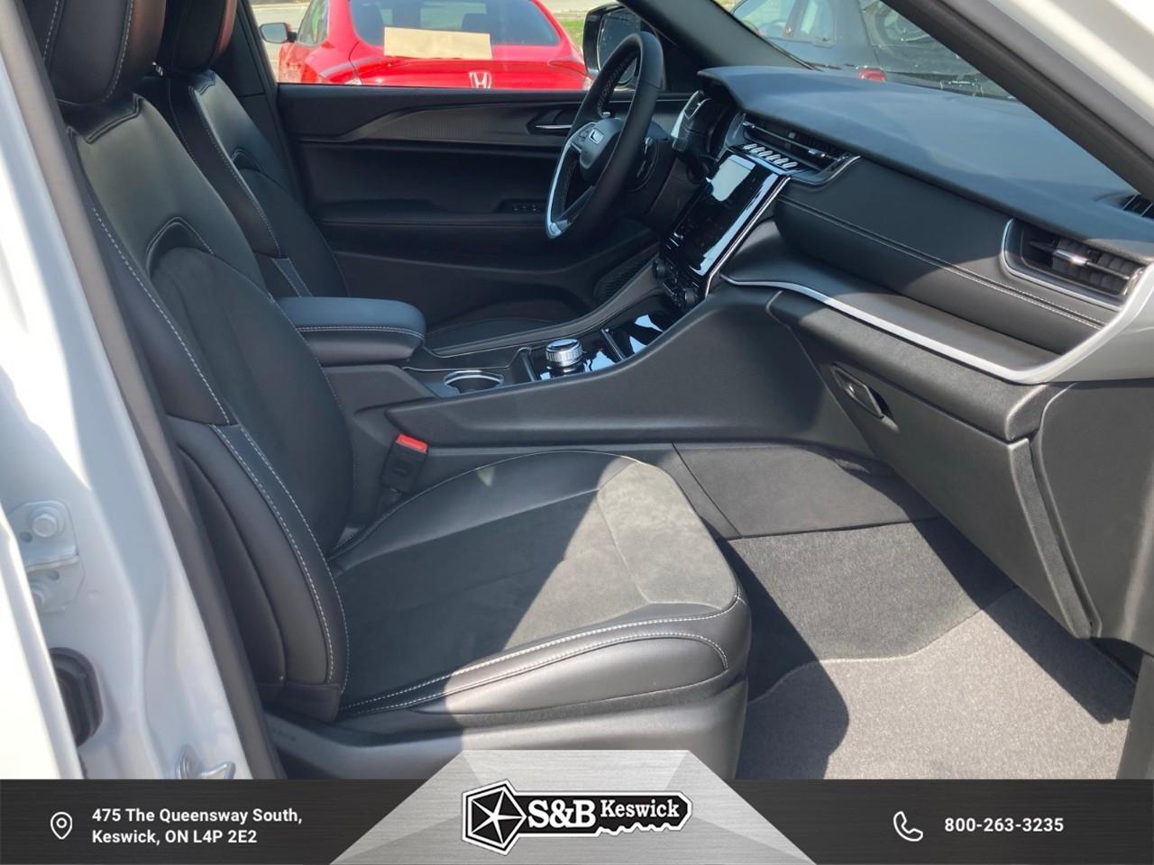 2025 Jeep Grand Cherokee L Laredo 4dr 4x4 Photo