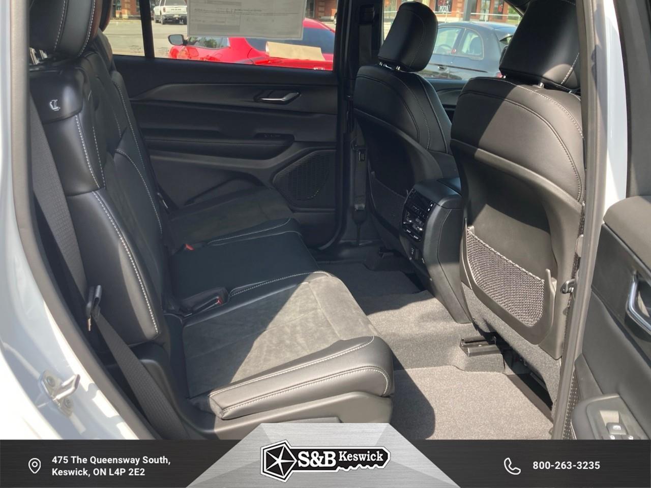 2025 Jeep Grand Cherokee L Laredo 4dr 4x4 Photo