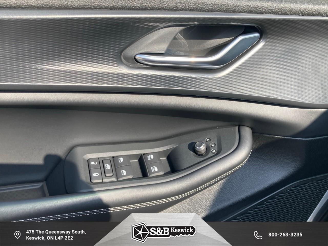 2025 Jeep Grand Cherokee L Laredo 4dr 4x4 Photo