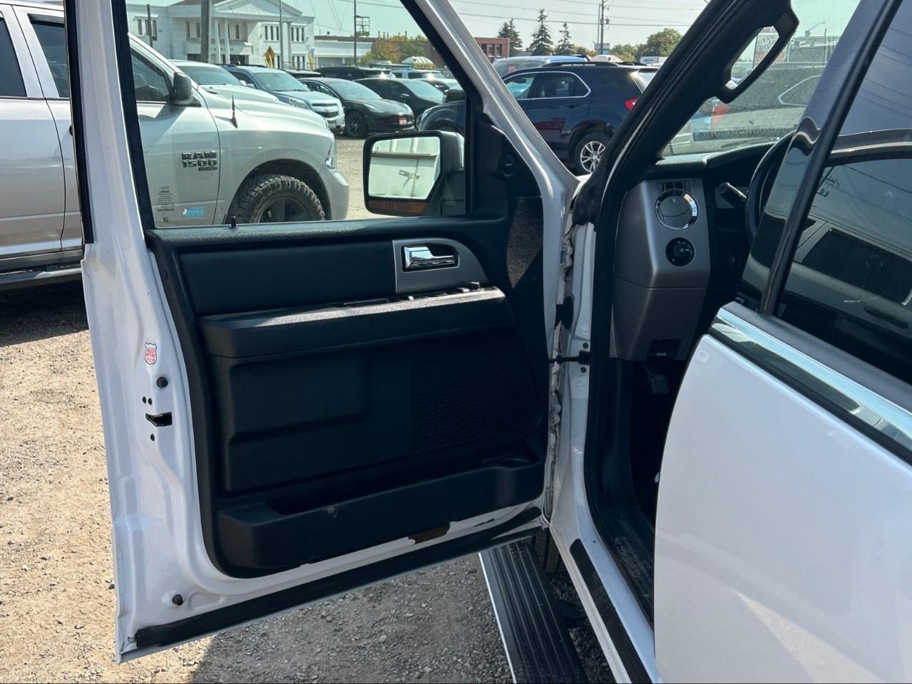 2017 Ford Expedition Max Limited 4dr 4x4 Photo