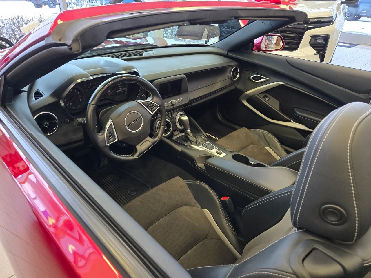 2023 Chevrolet Camaro 2dr Convertible 1LT Photo