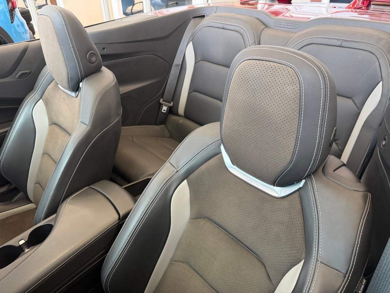 2023 Chevrolet Camaro 2dr Convertible 1LT Photo