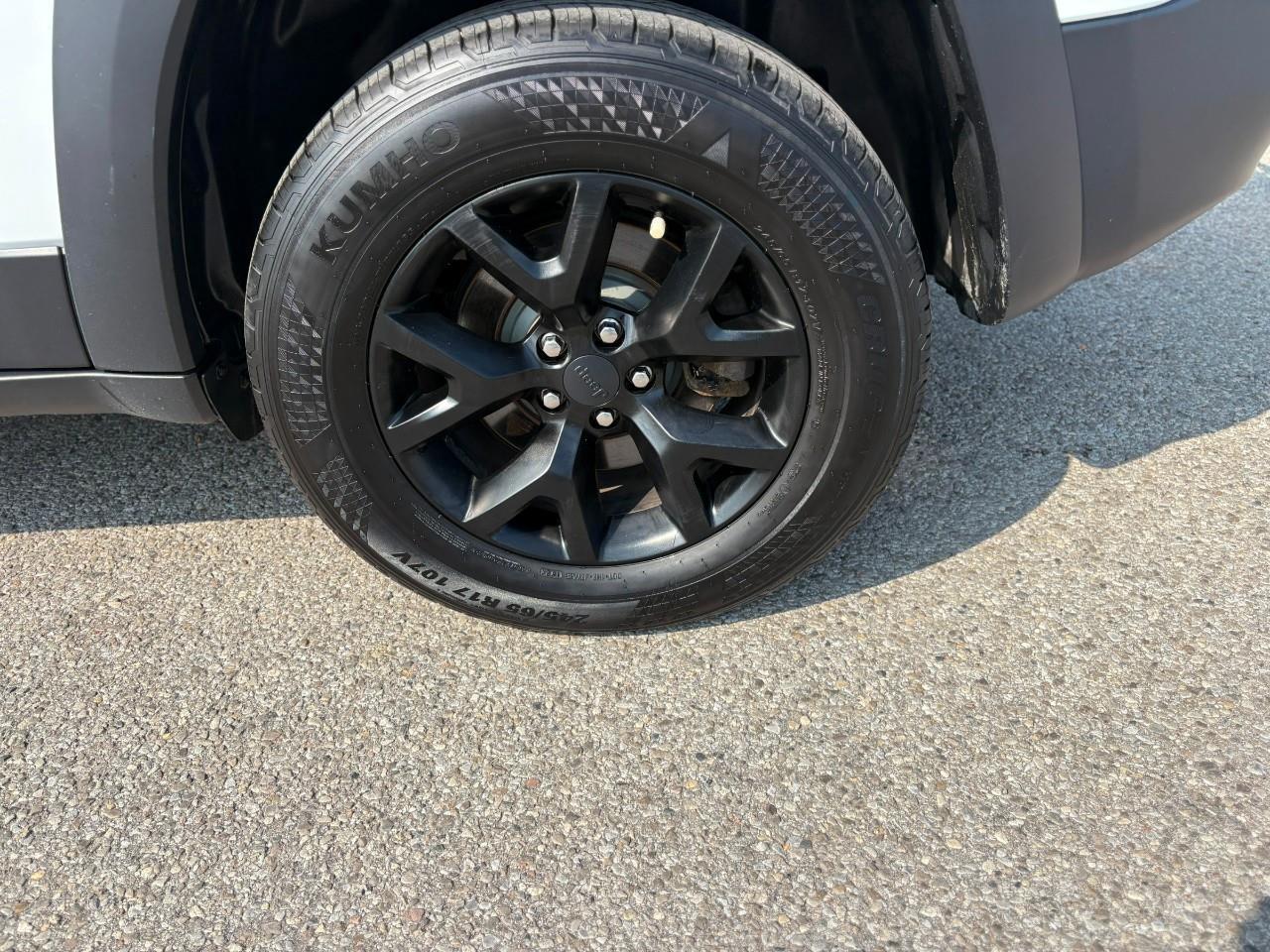 2018 Jeep Cherokee Trailhawk 4dr 4x4 Photo2