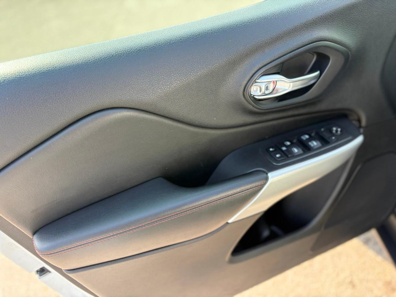 2018 Jeep Cherokee Trailhawk 4dr 4x4 Photo