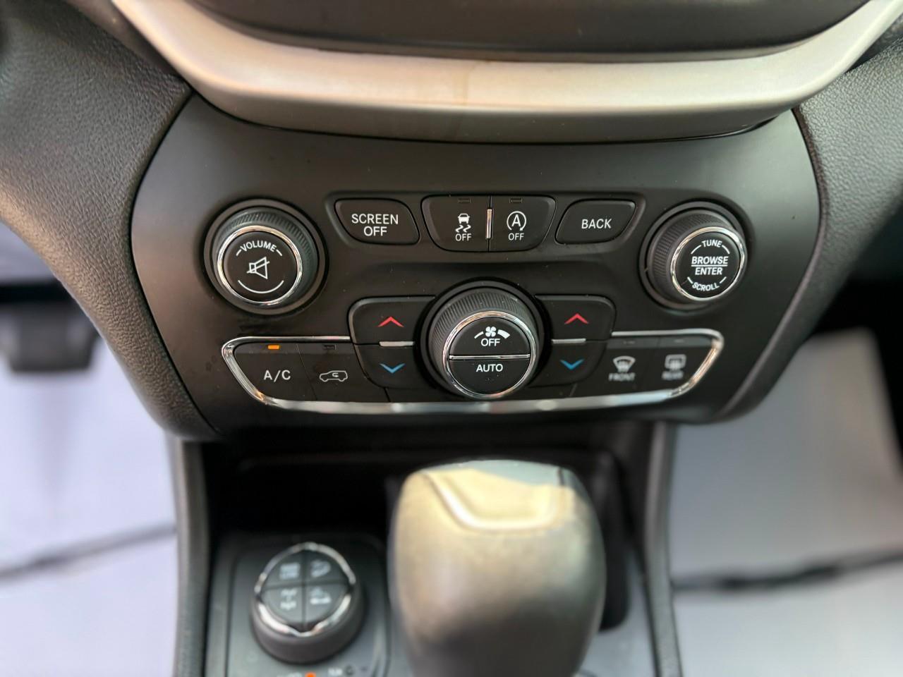 2018 Jeep Cherokee Trailhawk 4dr 4x4 Photo