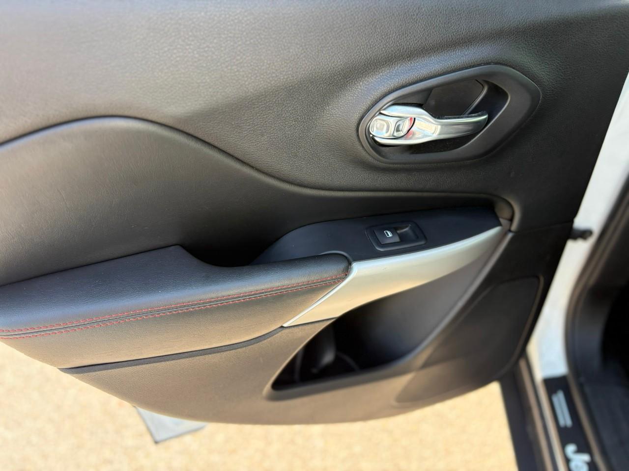 2018 Jeep Cherokee Trailhawk 4dr 4x4 Photo