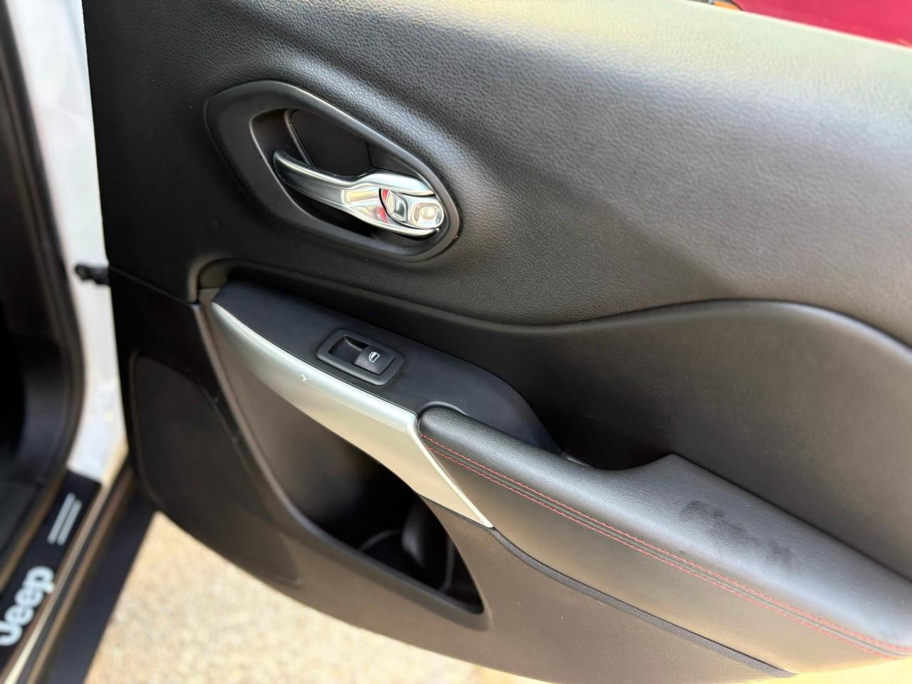 2018 Jeep Cherokee Trailhawk 4dr 4x4 Photo