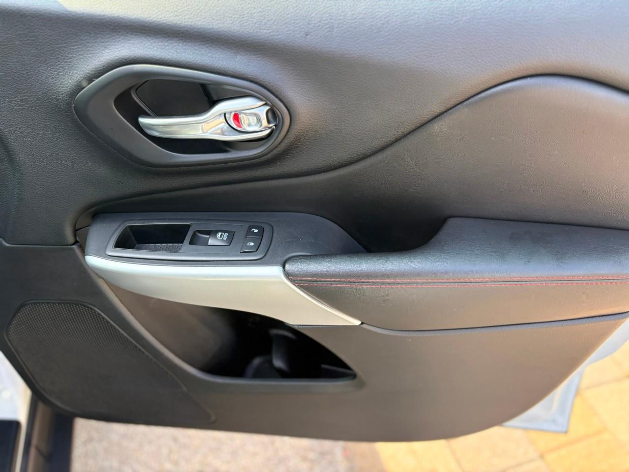 2018 Jeep Cherokee Trailhawk 4dr 4x4 Photo