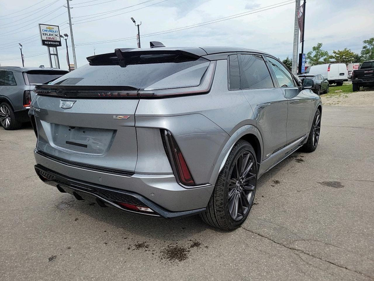 2026 Cadillac LYRIQ V Premium 4dr Photo4