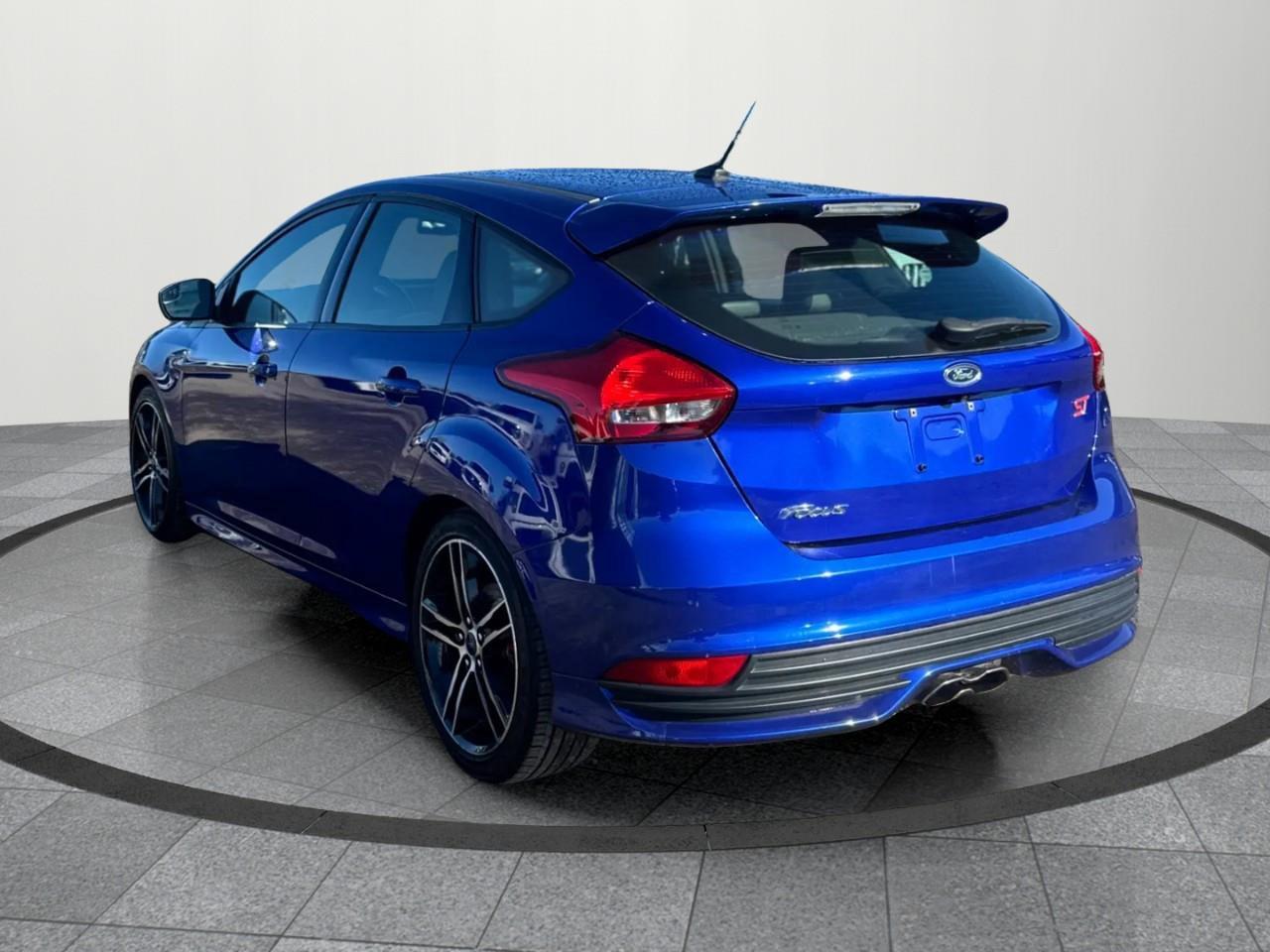 2015 Ford Focus ST Base 4dr Hatchback Photo3