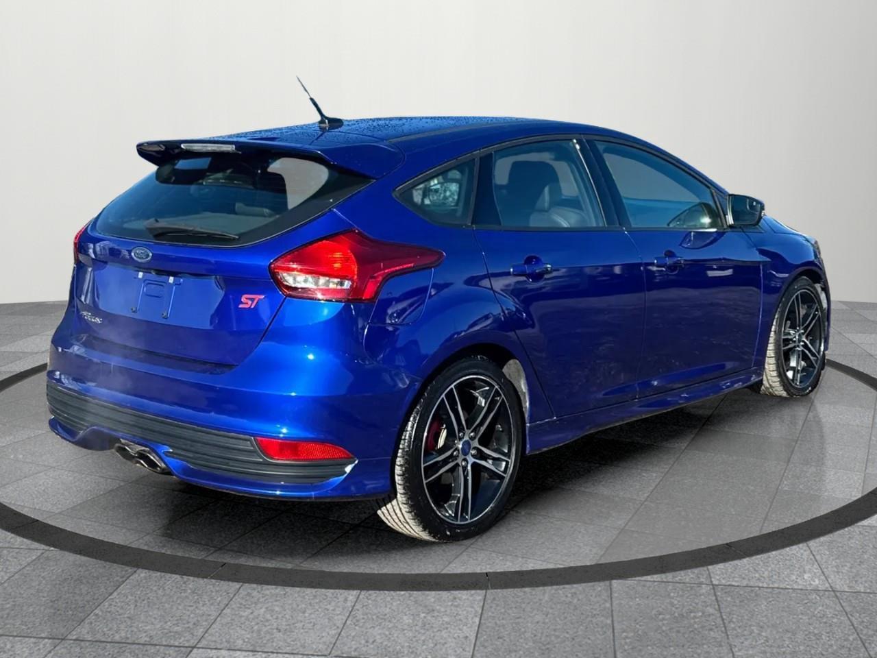 2015 Ford Focus ST Base 4dr Hatchback Photo