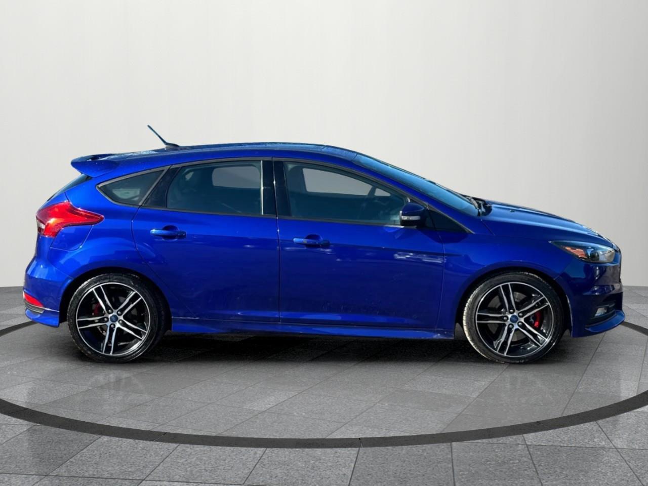 2015 Ford Focus ST Base 4dr Hatchback Photo4
