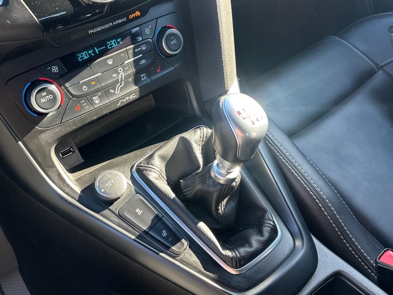 2015 Ford Focus ST Base 4dr Hatchback Photo