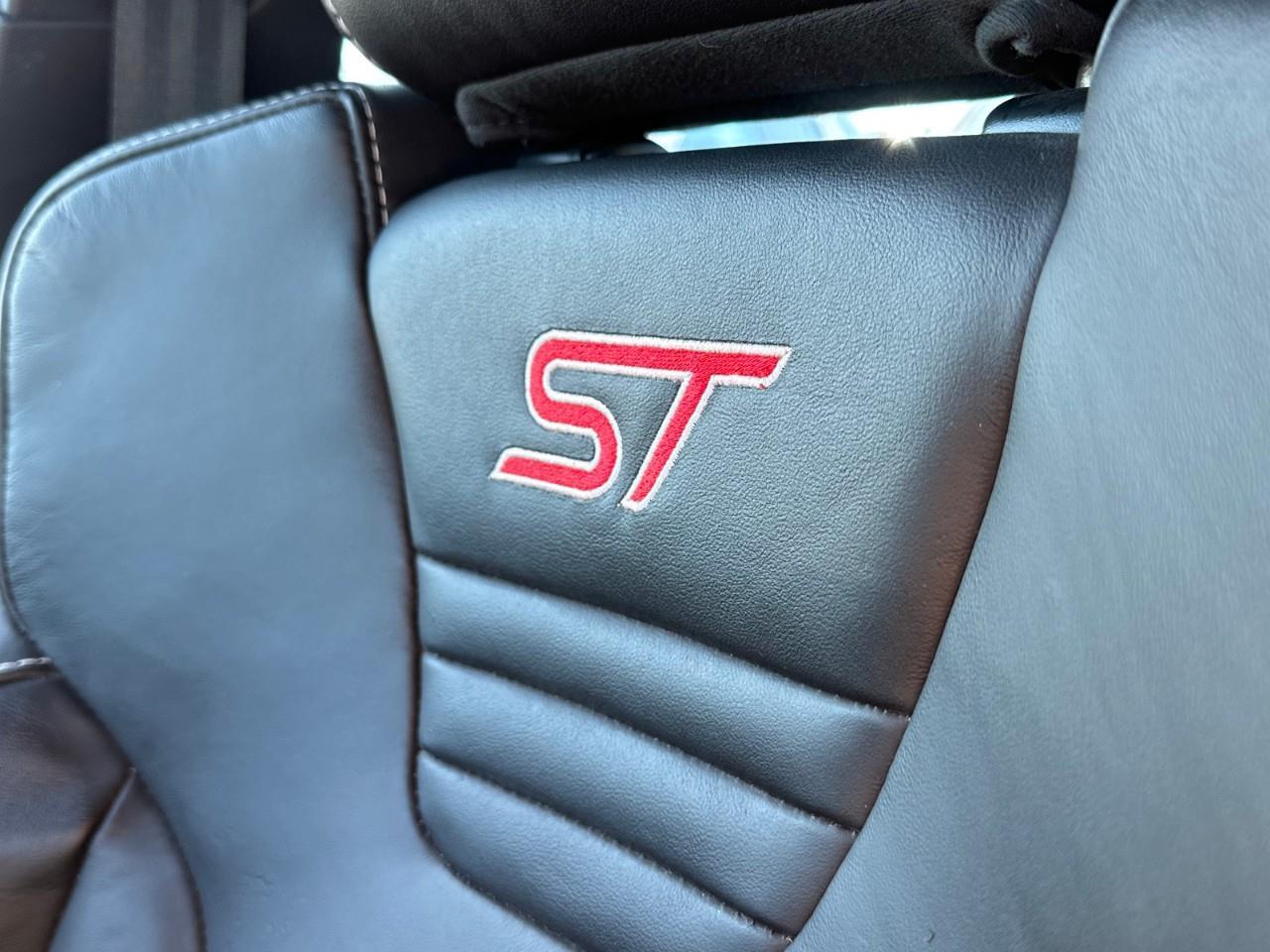 2015 Ford Focus ST Base 4dr Hatchback Photo