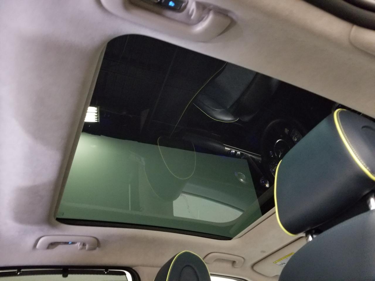 2023 Genesis GV60 Performance w/Navy Interior 4dr All-Wheel Drive Photo