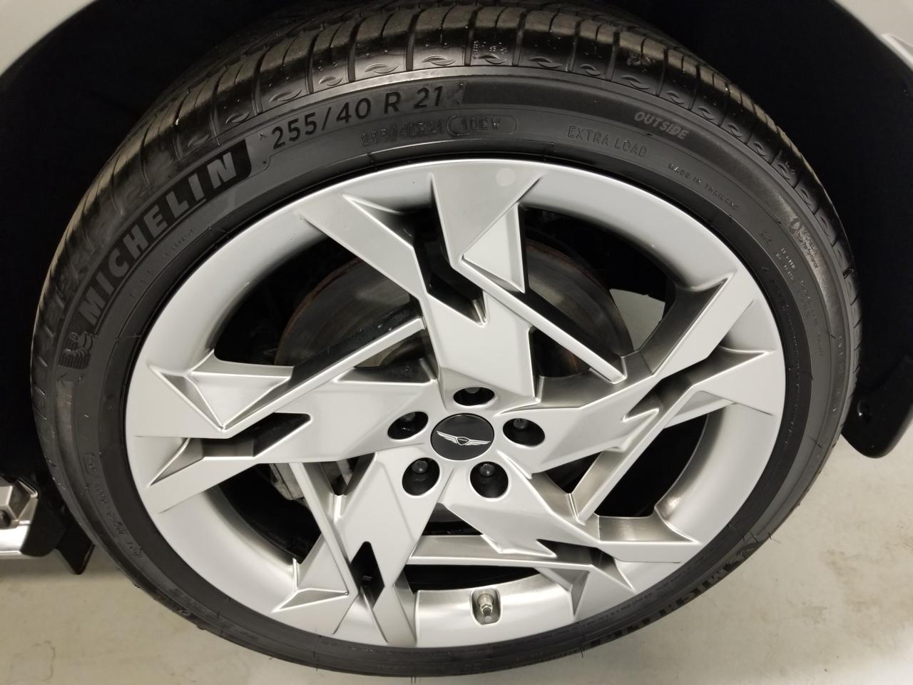 2023 Genesis GV60 Performance w/Navy Interior 4dr All-Wheel Drive Photo