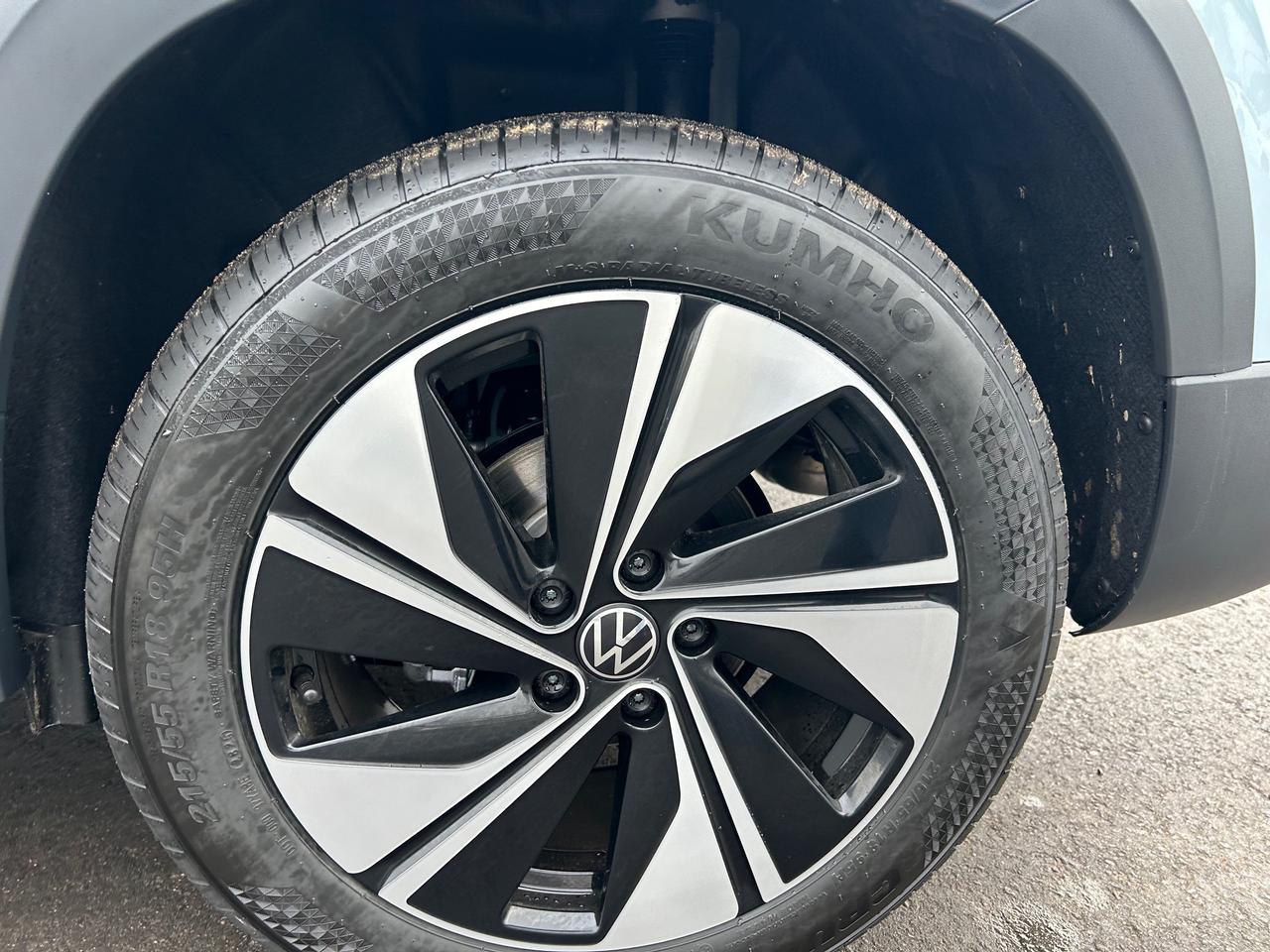 2026 Volkswagen Taos Highline 4dr All-Wheel Drive 4MOTION Photo