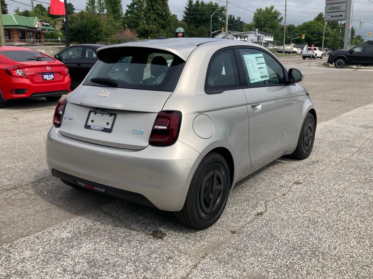 2025 Fiat 500E Base 2dr Hatchback Photo4