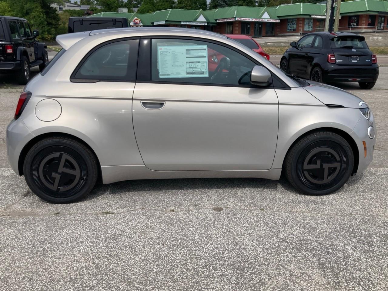 2025 Fiat 500E Base 2dr Hatchback Photo