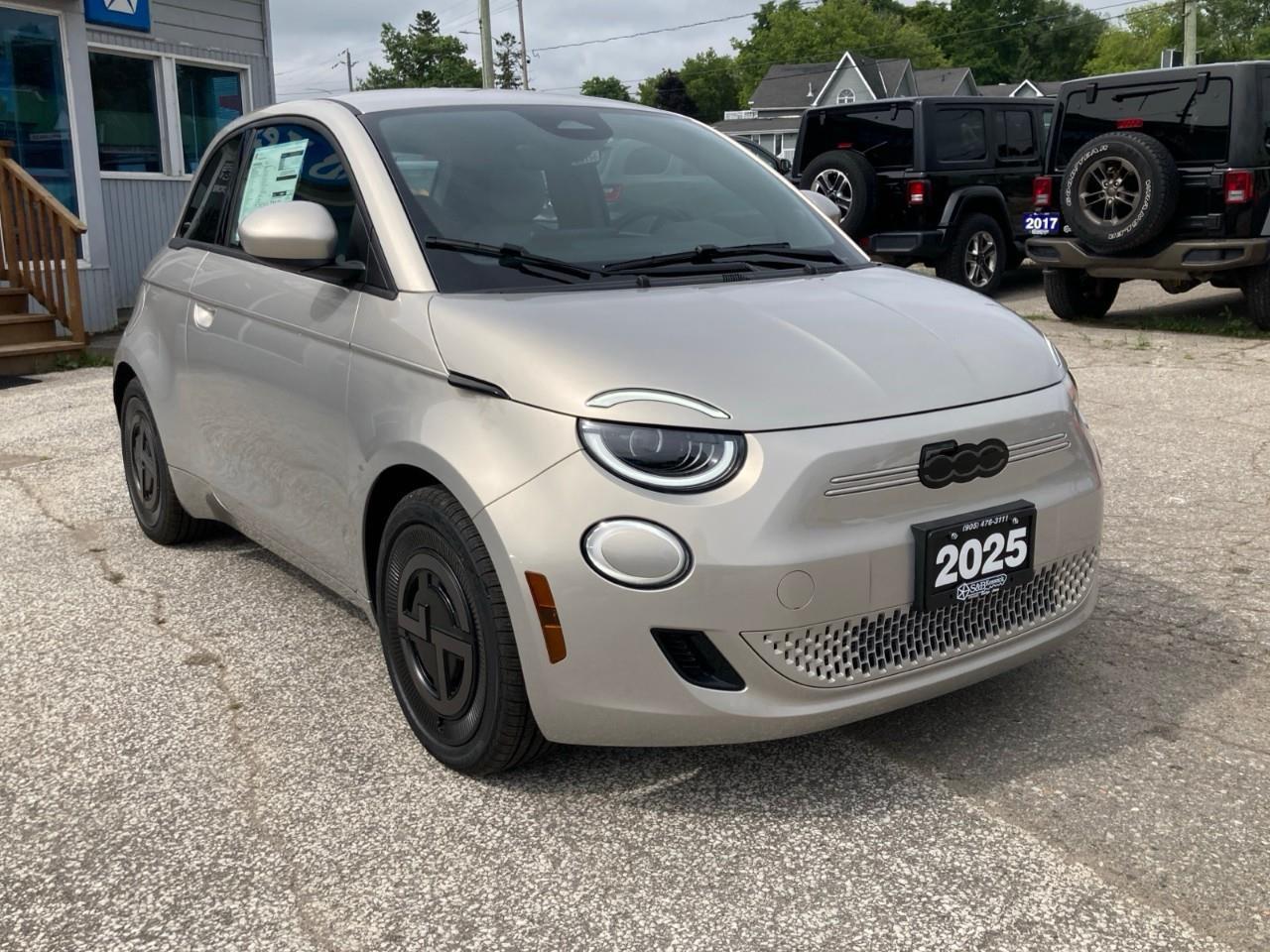 2025 Fiat 500E Base 2dr Hatchback Photo
