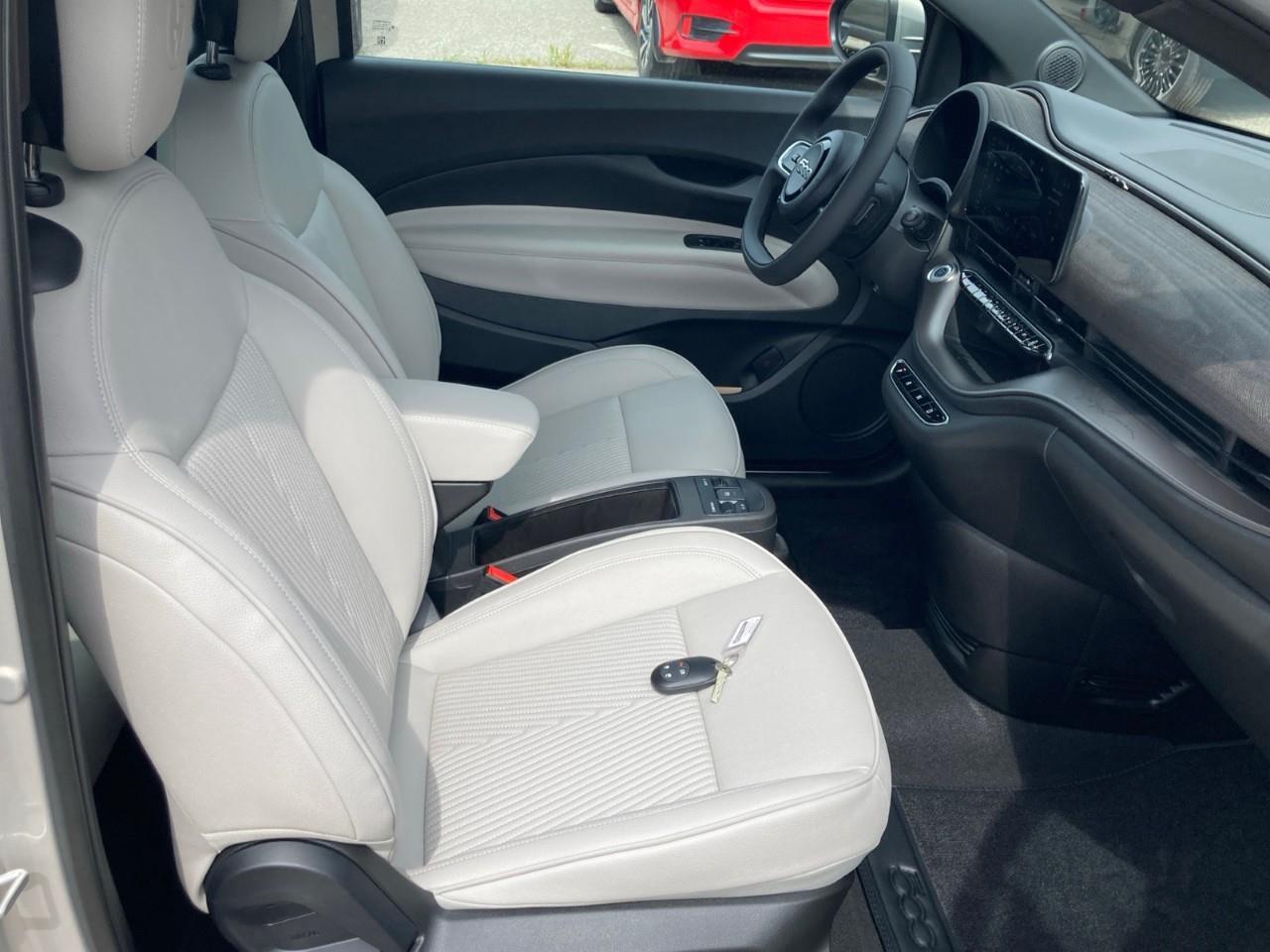 2025 Fiat 500E Base 2dr Hatchback Photo