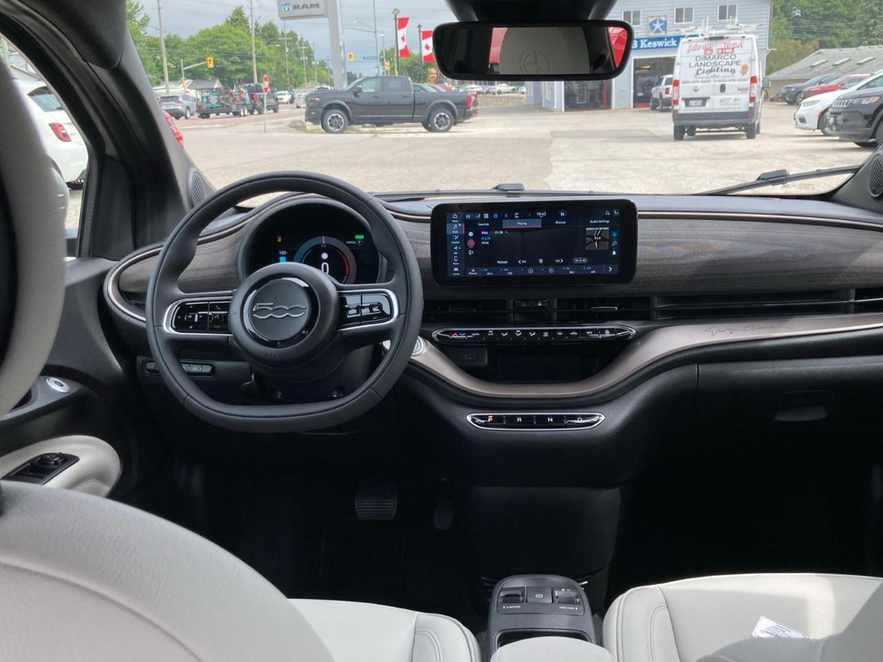 2025 Fiat 500E Base 2dr Hatchback Photo